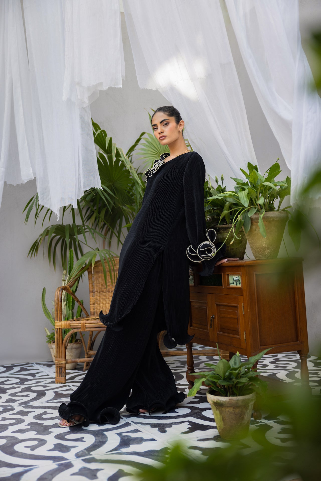 Mila L S O Neck Dress Black